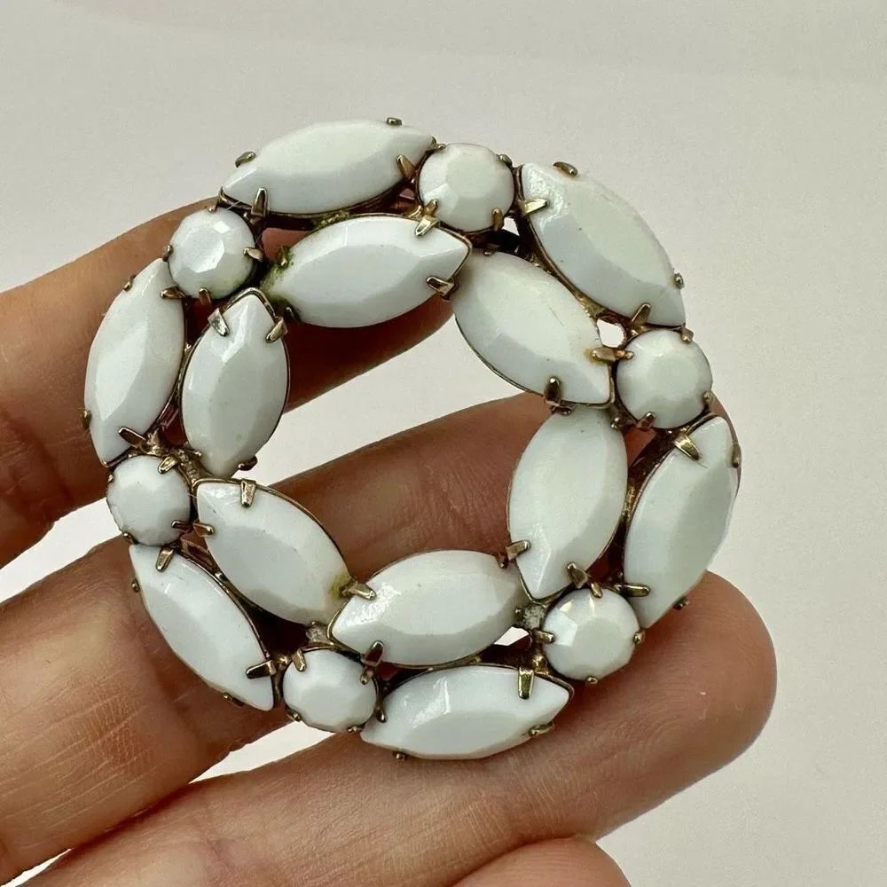 white and gold tone vintage circle brooch